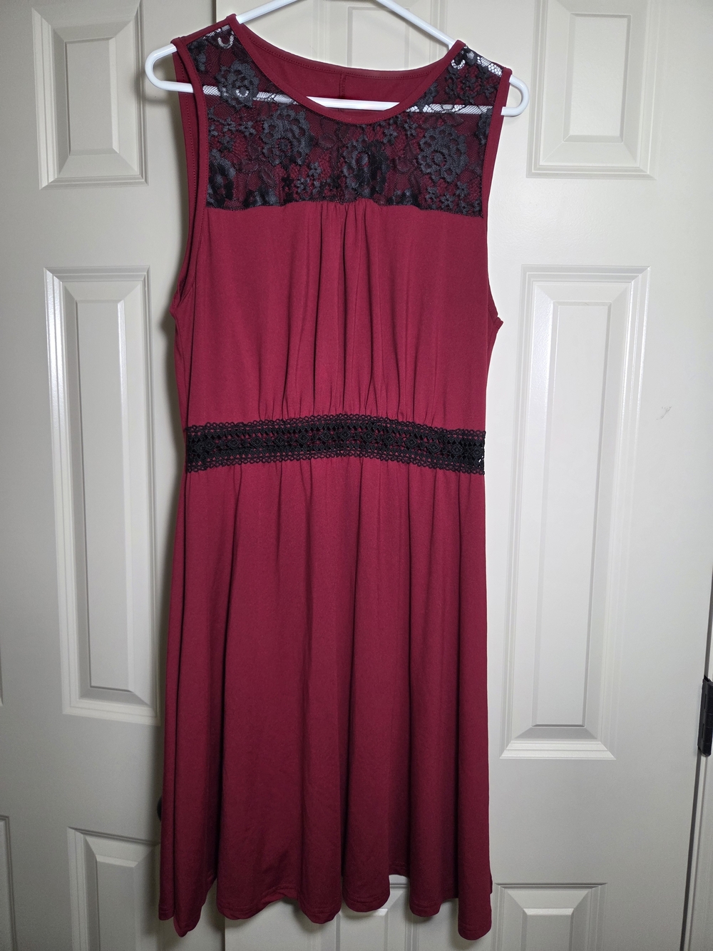 SHEIN Burgundy Sleeveless Dress with Black Lace Accents